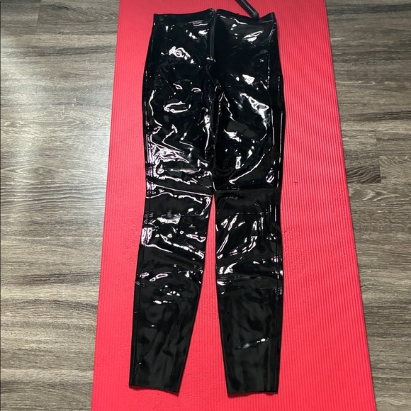 Brand New Alice + Olivia Glossy Black Vinyl Leggings . SZ 6 - Picture 4 of 5